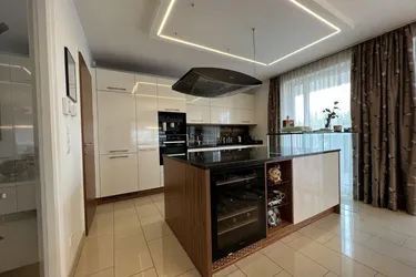Expose Exklusiv ausgestattete Wohnung mit XXL Loggia im Herzen von Linz