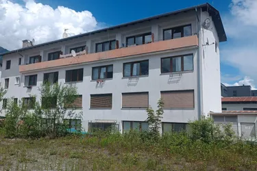 Ideal für Anleger und Firmen!! Es gibt ein Gewerbeobjekt mit 5 Garconnieren und einer 2 Zimmerwohnung in Innsbruck zu erwerben.