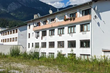Ideal für Anleger und Firmen!! Es gibt ein Gewerbeobjekt mit 5 Garconnieren und einer 2 Zimmerwohnung in Innsbruck zu erwerben.