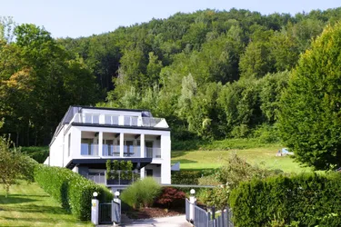 Traumvilla am Mondsee! Seeblick und privater Seezugang mit Boje inklusive