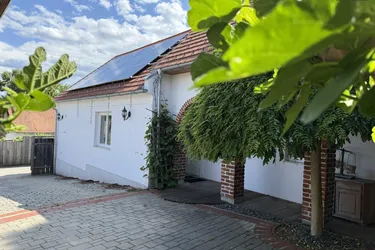 Traumhafter Arkadenhof mit Innenhof &amp; Naturteich - Weitgehend ebenerdig &amp; altersgerecht wohnen in Ruhelage!
