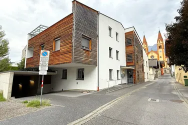 Wohnen im Zentrum: Neuwertige 3-Zimmer Gartenwohnung