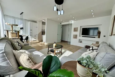 Wohnen mit Schlossblick: Moderne Wohnung im Ärztezentrum