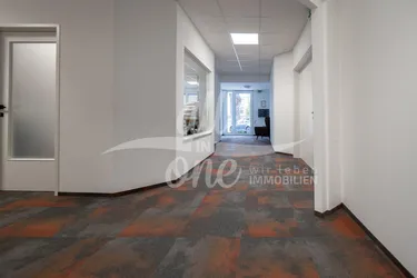 42 m²: Modernes Büro mit Parkplätzen für Ihr Business