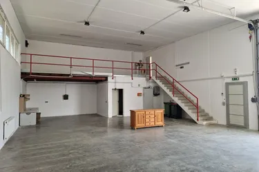 Moderne Industriehalle in zentraler Lage - ideal für Gewerbetreibende!