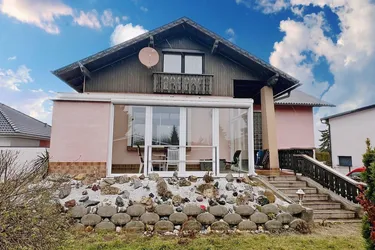 Charmantes Einfamilienhaus mit großzügiger Wohnfläche in absoluter Ruhelage !