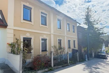 Einfamilienhaus mit Dachterrasse über 3 Ebenen – Großzügige Wohnfläche in Berndorf
