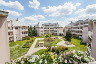 Attraktive, lichtdurchflutete Eigentumswohnung in perfekter Lage mit großer Loggia und Tiefgaragenplatz in Wr. Neustadt