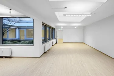Modernes Büro mit urbanem Flair und Terrasse auf der Kaiserstraße zu vermieten