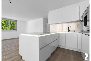 GROSSZÜGIGE 3-ZIMMER-WOHNUNG MIT WINTERGARTEN IN ZENTRALER LAGE