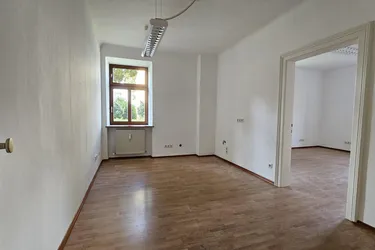 Helles Büro in Salzburg-Itzling