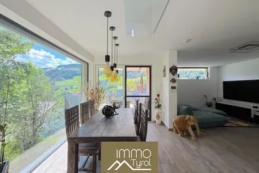 Modernes Einfamilienhaus mit traumhaftem Panoramablick, Sauna und Bachidylle
