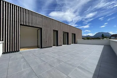 PROVISIONSFREI + BARRIEREFREI - Mit Lift zwischen EG und OG. 4 Zimmer, 2 Terrassen &amp; Garten!