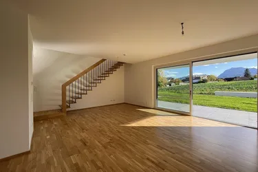 PROVISIONSFREI + BARRIEREFREI - Mit Lift zwischen EG und OG. 4 Zimmer, 2 Terrassen &amp; Garten!