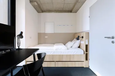 District Living: möbliertes Studio Silber Plus mit exklusiven Gemeinschaftsflächen inklusive: Fitness, Dachterrasse &amp; mehr