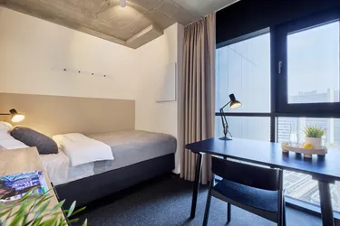 District Living: möbliertes Studio Bronze mit exklusiven Gemeinschaftsflächen inklusive: Fitness, Dachterrasse &amp; mehr
