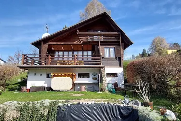 Einzigartiges Vollholzhaus mit herrlichem Garten und Ausblick