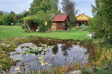 Älteres Einfamilienhaus mit Traumgarten und Biotop