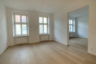 ERSTBEZUG: Stilvolle 2-Zimmer-Altbauwohnung in guter Lage!