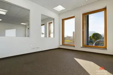 Helle und repräsentative Büro- oder Gewerbefläche