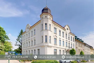 Altbaujuwel mit 77,66 m² – Sanierungsbedürftige Erkerwohnung mit Süd-Ausrichtung &amp; Weitblick in Döbling