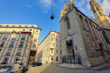 Passauer Platz: Attraktive Zentrumslage + Mietvertragsverlängerung mit 2,8% Brutto-Rendite in Aussicht + Westausrichtung