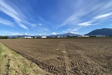 Gewerbegrundstück mit der Top-Lage an der S36 gegenüber Arena am Waldfeld – ideale Voraussetzungen für Ihr Unternehmensprojekt