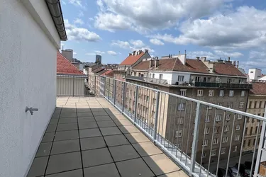 Exklusives Dachgeschossjuwel mit XXL-Terrasse und Top – Anbindung