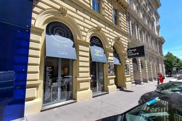 Geschäftslokal in begehrter Lage mit breiter Fensterfront