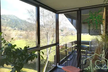 Expose Schöne 2 Zimmer-DG Wohnung mit Loggia