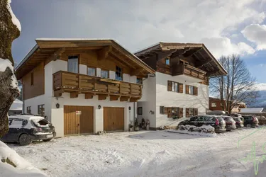 Apartmenthaus mit vielfältigen Möglichkeiten in Oberndorf/Tirol - Perfekt für Investoren!