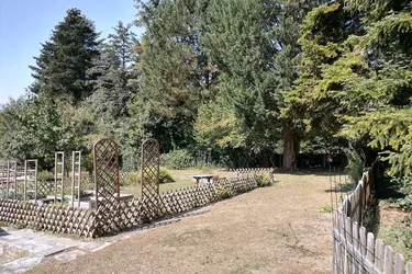 Traumhaus mit großem Sonnengarten in erhöhter Grünlage!
