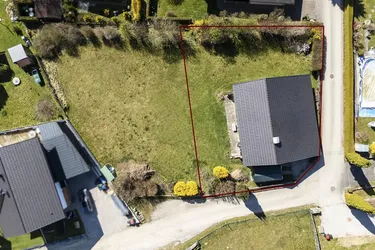Gemütlicher Bungalow in schöner Wohnlage.Garten / Garage / Keller