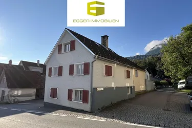 SANIERTES HAUS MIT 3 WOHNEINHEITEN IN ZENTRALER LAGE