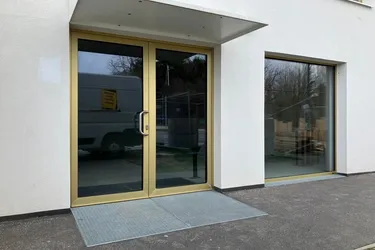 RIVUS VIVERE, straßenseitig: Großzügige Gewerbefläche im Edelrohbau - provisionsfrei vom Bauträger