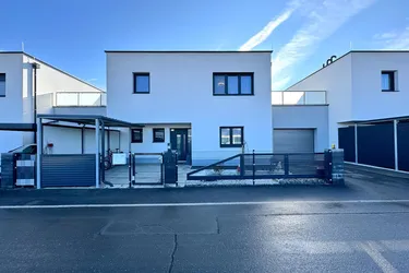 Neuwertiges, modernes Reihenhaus in sonniger Lage - Vollmöbliert und Einzugsbereit!