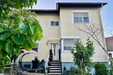 Einfamilienhaus mit Garage in zentraler Ruhelage