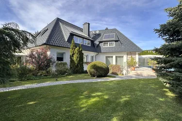 Elegante Familienresidenz mit 465 m² Wohnfläche und Swimmingpool im 21. Bezirk