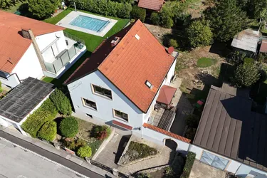 Haus mit 516 m² Garten und 2 Garagen in Langenzersdorf – Pachtgrund