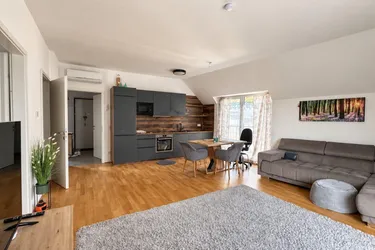 1 km vor Wien: möblierte 3-Zimmer-Wohnung mit Balkon, Neubau 2023