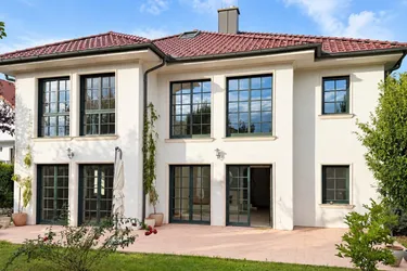 Möblierte Villa in Bisamberg 400 m² | 800 m² Grund, Spa mit Sauna, Garage für 3 Autos