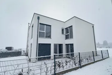 Doppelwohnhaushälfte in der Südsteiermark, Belagsfertig