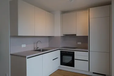 PERFEKTE ERSTWOHNUNG ODER ANLEGER WOHNUNG ZUM VERMIETEN MIT GROßEM BALKON