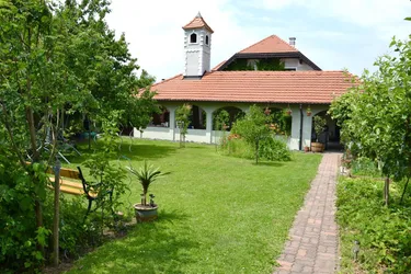 Expose PERFEKTES MEHRFAMILIENHAUS MIT 4 WOHNEINHEITEN UND GARTEN