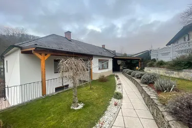 Expose TOP GELEGENHEIT! Großes Wohnhaus mit 3 Wohnungen, großem Garten, Garage, Carport, Sauna, Weinkeller und vielen Extras in Altenmarkt an der Triesting