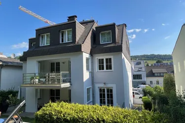 Familienhaus mit 3 Wohneinheiten und privatem Garten