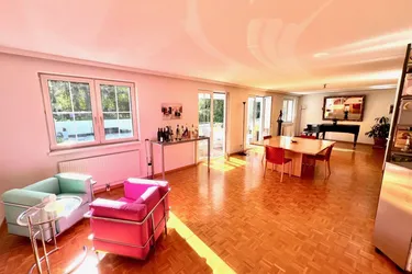 Traumhafte Etagenwohnung mit Außenflächen und Blick ins Grüne