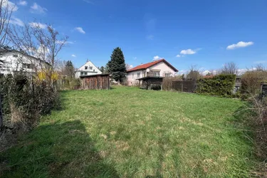 Tolles Baugrundstück mit Altbestand