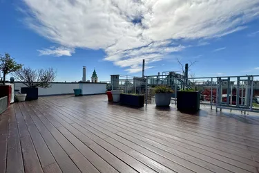 Schottenfeldgasse: Traumhafte Dachgeschoßwohnung 109m² mit Tiefgaragenstellplatz // Balkon 12m² // Dachterrasse 55m²