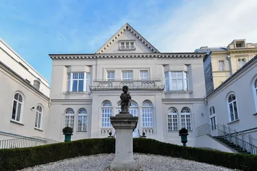 EXKLUSIVE ORDINATIONSRÄUME IN DER VILLA DEMEL - RUHIGE UND ANSEHNLICHE LAGE IM 17. BEZIRK